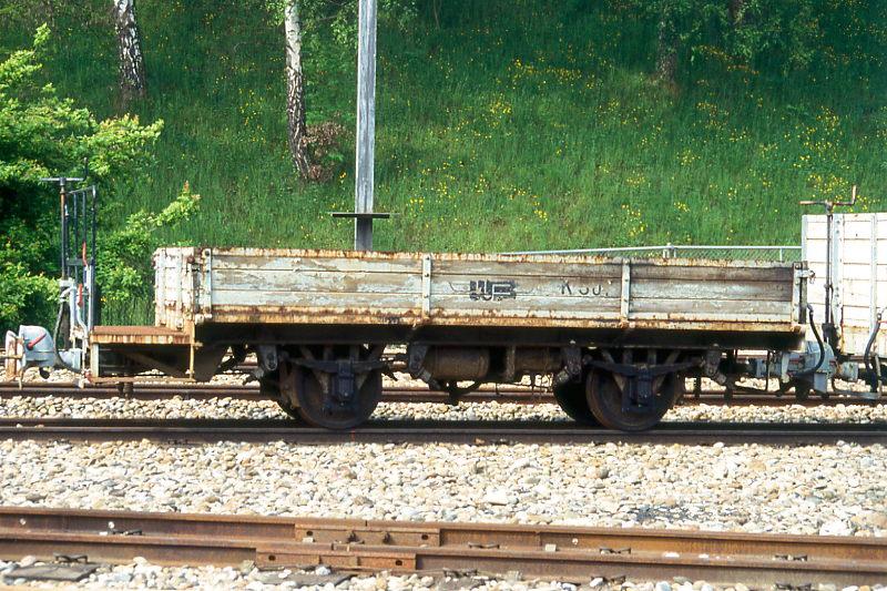 WB - Kklm 301 am 08.05.1993 in Liestal - Niederbordwagen - SIG - Baujahr 1885 - Gewicht 2,60t - Zuladung 5,00t - LP 5,20m - zulssige Geschwindigkeit km/h 50. Hinweis: Anschrift K 301
