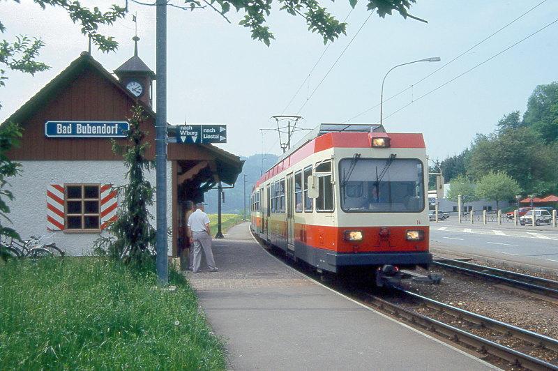WB Regionalzug 35 von Waldenburg nach Liestal am 08.05.1993 in Bad Bubendorf mit Triebwagen BDe 4/4 14 - Bt 114.
