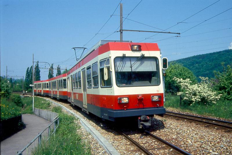 WB Regionalzug 42 von Liestal nach Waldenburg am 09.05.1993 bei Altmarkt mit Triebwagen BDe 4/4 13 - Bt 118 - Bt 120.
