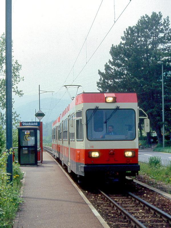 WB Regionalzug 45 von Waldenburg nach Liestal am 08.05.1993 in Weidbchli mit Steuerwagen voraus Bt 116 - Triebwagen BDe 4/4 16.
