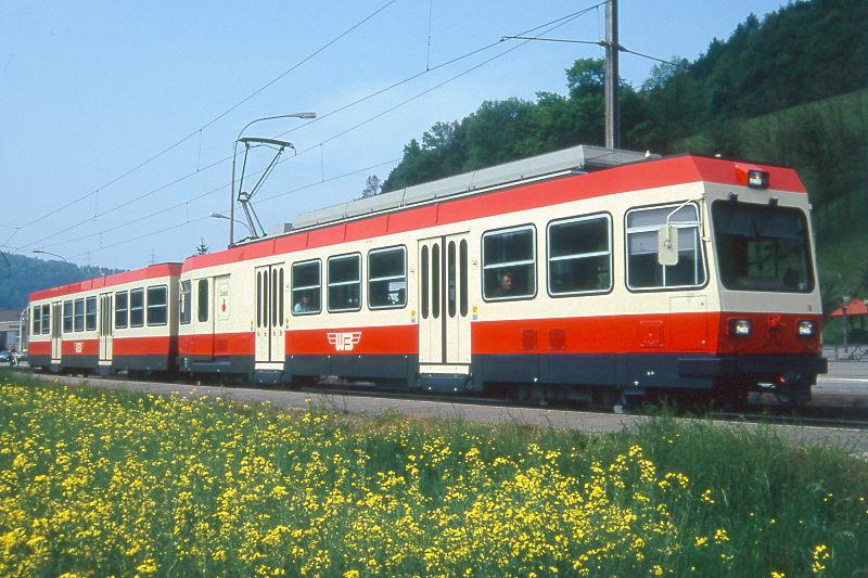 WB Regionalzug 54 von Liestal nach Waldenburg am 08.05.1993 in Bad Bubendorf mit Triebwagen BDe 4/4 16 - Bt 116.
