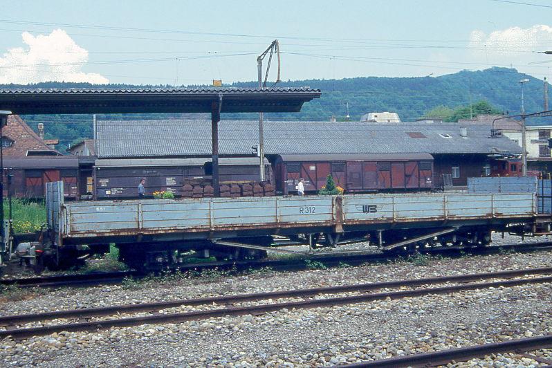 WB - Rkm 312 am 09.05.1993 in Liestal - Niederbordwagen - SIG - Baujahr 1900 - Gewicht 6,78t - Zuladung 6,50t - LP 10,80m - zulssige Geschwindigkeit km/h 55 - =27.02.1979. Hinweis: Anschrift R 312
