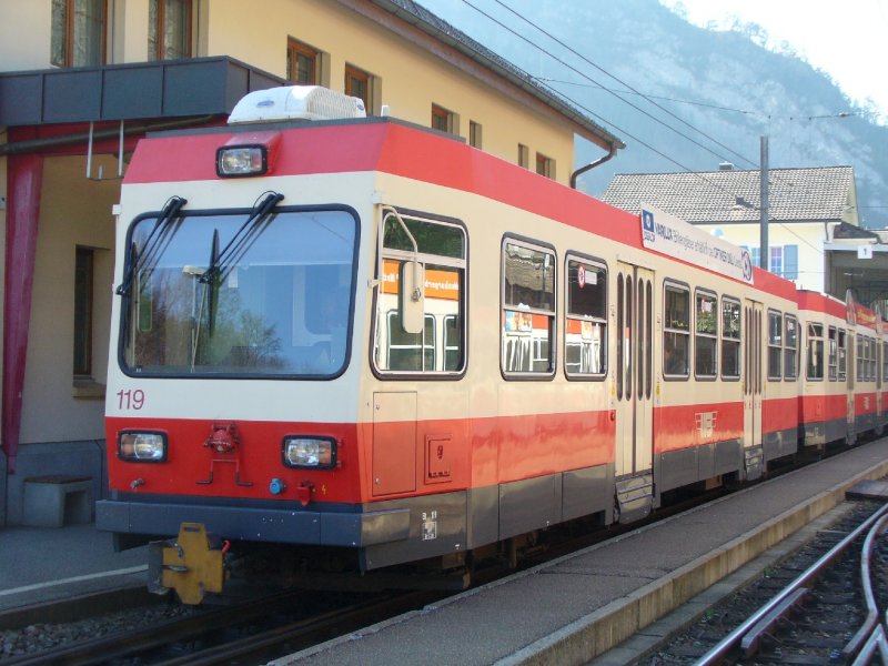 WB - Steuerwagen Bt 119 + Bt 117 im Bahnhofsareal von Waldenburg am 06.04.2007