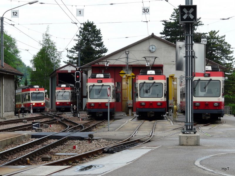 WB - Triebwagen Treff mit den BDe 4/4 17 Regio von Liestal + BDe 4/4 14 + BDe 4/4 15 + BDe 4/4 16 + BDe 4/4 12 in Waldenburg am 11.05.2009