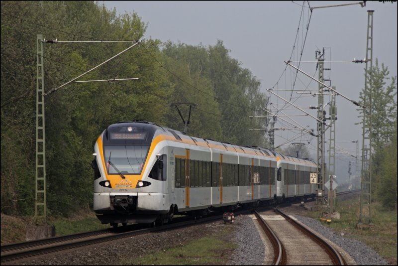 Wechsel ins ca. 13 Kilometer entfernte Ascheberg(Westf): Pnktlich auf die Minute erreichen ET5.24 und ET5.12 als EBR39217 (RB50  DER LNER ) den Kreuzungsbahnhof Ascheberg(Westf).
