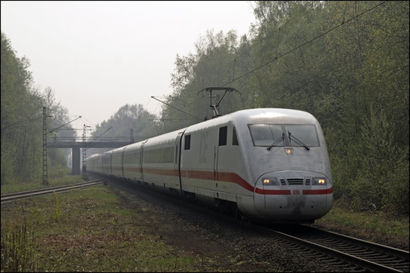 Wechsel nach Capelle(Westf): Auf SdNord Reise ist dieser unbekannter 401er der am 14.04.2009 als ICE 1126 von Mnchen Hbf nach Kiel Hbf unterwegs ist.
