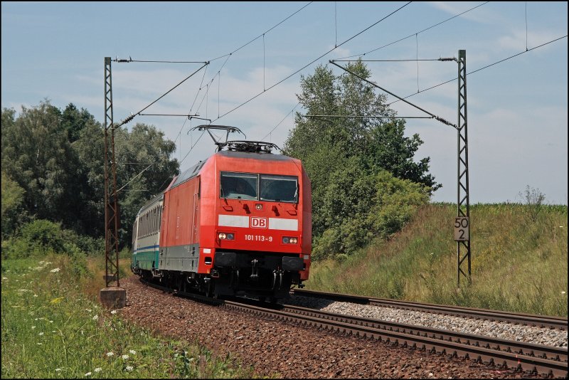 Wechsel nach Osterm�nchen: Der Lack der 101 113 (9180 6 101 113-9 D-DB) sah schonmal besser aus. Am 10.07.2008 bespannt sie den IC 89  Leonardo da Vinci , M�nchen Hbf - Milano Centrale, zum Brenner. (10.07.2008) 

