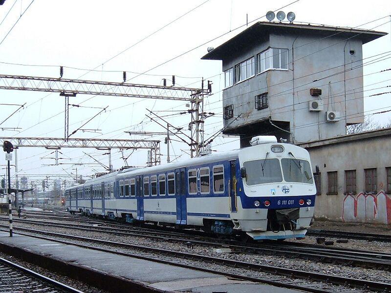 Wechselstrom-Triebzug 6111 011 fhrt am 07.04.2006 in den Bahnhof Zagreb Gl.kol. ein.