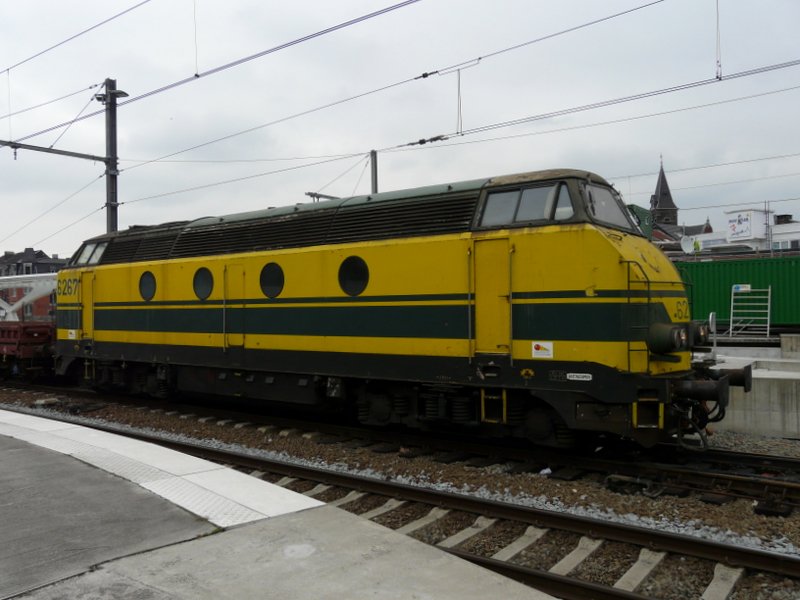 Wegen der Bauarbeiten im Bahnhof Lige Guillemins, stand die Diesellok 6267 mit Gterwagen an dem im Abriss befindlichem Bahnsteig. 07.03.08