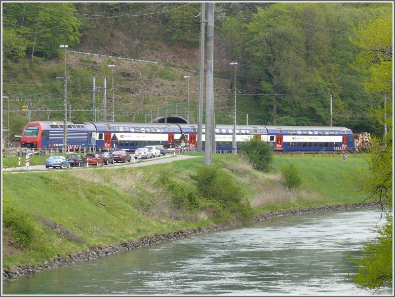 Wegen der Grossveranstaltung Landsgemeinde Glarus fahren an diesem Tag die DPZ Re 450 Einheiten von Ziegelbrcke bis nach Linthal. Hier bei der Ausfahrt Ziegelbrcke. (04.05.2008)