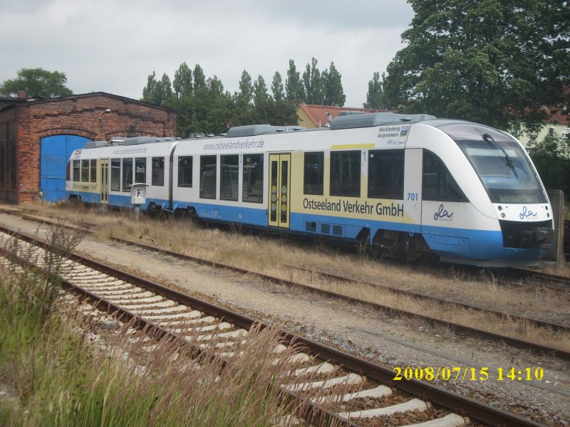 Wegen kleine Wartungsarbeiten am OLA-Triebwagen 701 mute am 15.07.2008 der Triebwagen an den Bergener Lokschuppen.