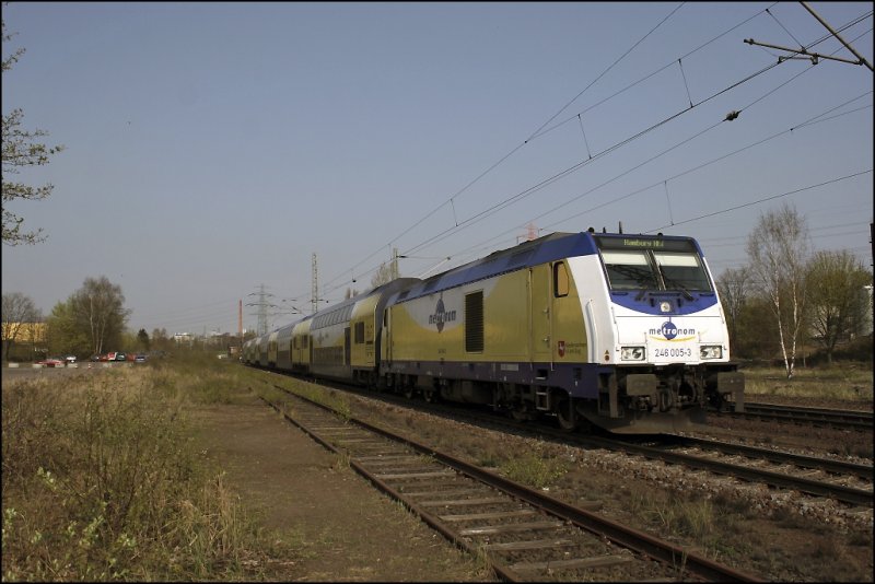 Wegen der Osterfeiertage war natrlich auch auf der Unterelbebahn mit dem Gterverkehr  totehose ... 246 005 (9280 1246 005-3 D-ME) ist mit dem ME39412 (R50), Cuxhaven - Hamburg Hbf, kurz vor Harburg unterwegs. (11.04.2009)
