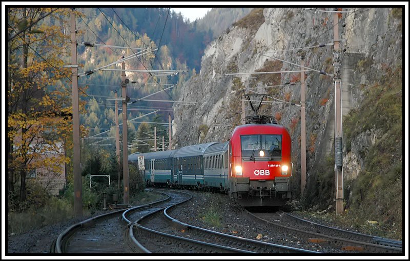 Wegen ziemlich starker Versptung des EN 234  Allegro Tosca  von Rom Termini nach Wien Sdbahnhof gelang mir am 26.10.2006 die Aufnahme dieses Zuges kurz vor Breitenstein.