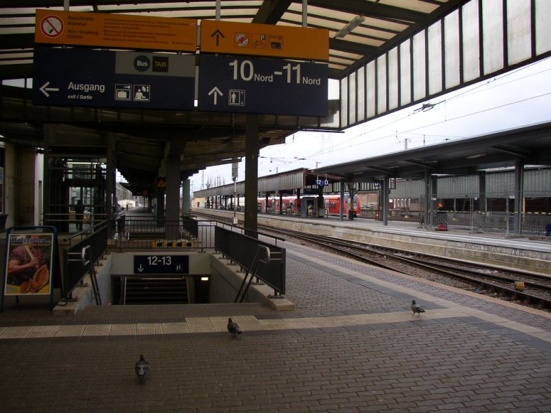 Wegweiser in Trier Hauptbahnhof (Ausgangsbereich) am 21.03.07