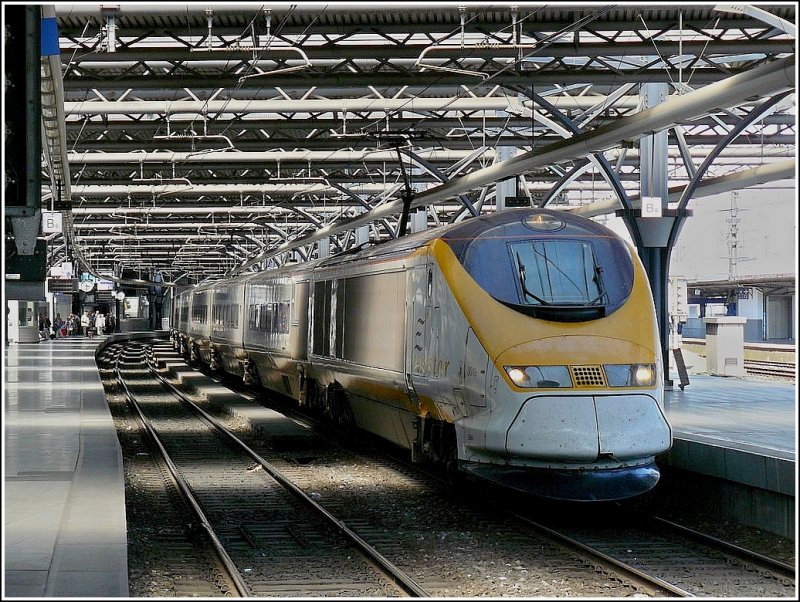 Wehe wenn sie losgelassen oder wenn ein Eurostar seinen Kfig verlassen darf, dann rennen die Fotografen zum anderen Bahnsteig. Die einen kommen rechtzeitig... 30.05.09 (Hans)