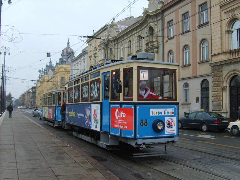 Weihnachten-tram in der Nhe des Hauptbahnhofs.