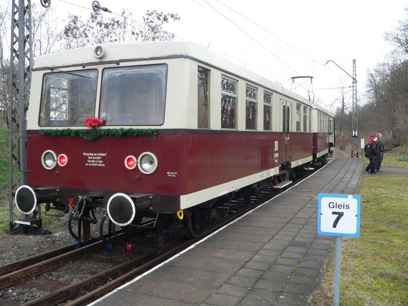 Weihnachtlich geschmckt waren die Wagen zu den Nikolausfahrten. Es fuhr nicht nur ein Weihnachtsmann mit, der den Kindern Geschenke brachte, sondern sogar zwei Engel. Alles in allem sehr liebevoll gemacht, leider hielt sich der Ansturm aber in Grenzen. 9.12.2007