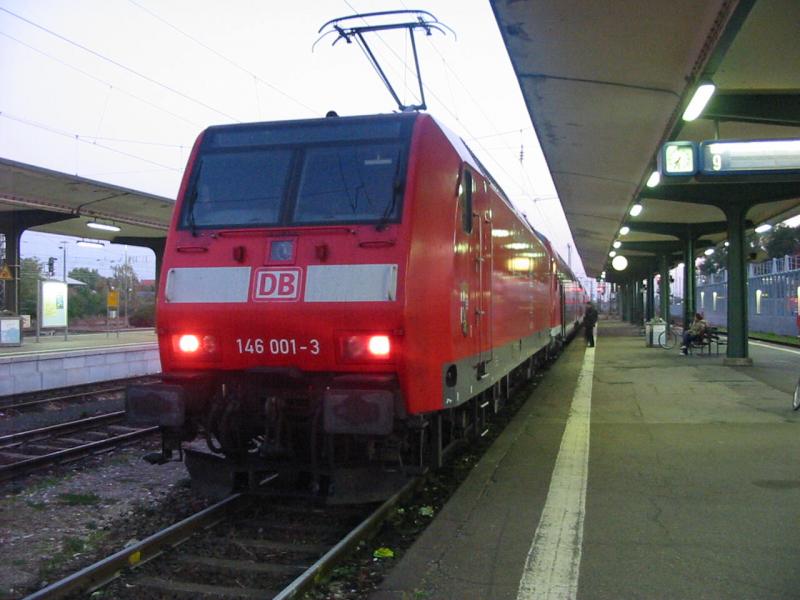 Weil am 17.10.2005 der Steuerwagen der RB nach Biblis defekt war fuhr dieser Zug mit 146-001 und 146-005.