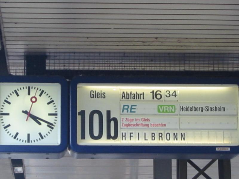 Wei jemand wo Hfilbronn liegt natrlich wei das Niemand aber die Anzeiger sagt das, hier sollt normal Heilbronn stehen. Gleis 10b in Manheim Hbf.