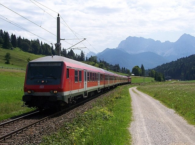 Weiter ging es mit der RB 30617 von Mnchen nach Mittenwald, hier fhrt die RB zurck nach Mnchen. 