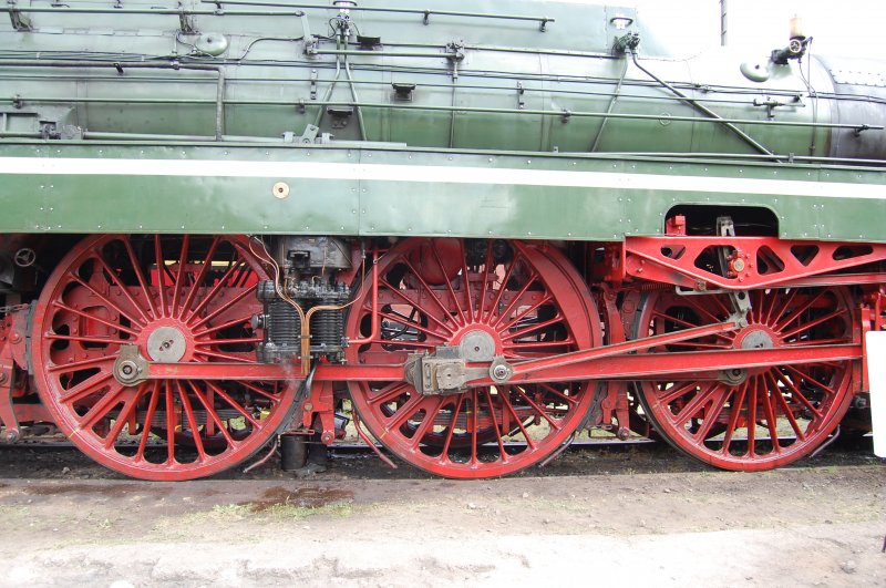 Weitere Impressionen von Darmstadt-Kranichstein vom 24.05.08. Hier unverkennbar das Mittelstck der 18.2 mit den 3 Treibrdern. 