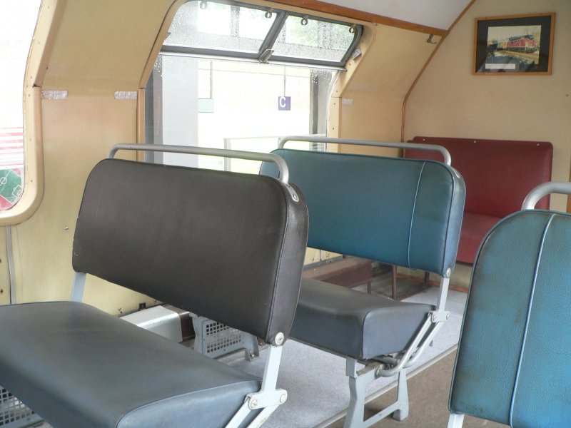 Weitere Innenansicht der Doppelstockwagen der L�beck-B�chener Eisenbahn. Zur Er�ffnung des Berliner Hauptbahnhofs war dieser Zug in Berlin Gesundbrunnen ausgestellt. 06/2006