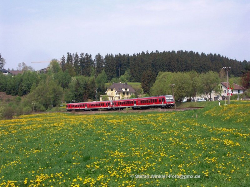 Weiteres Bild von der Frühlingsausbeute 2009: 628er Doppelgarnitur am 01.Mai 2009 unterwegs hinter Selbitz Richtung Hof. Es ist die Kurve wo früher eine Stienbruchverladung war. Wurde oft fotografiert seinerzeit....