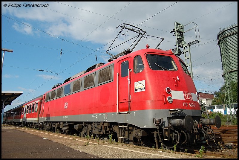 Weitwinkel mal anders... - 110 508-9 am 09.09.07 mit RB 37163 nach Donauwrth auf Gleis 5 des Aalener Bahnhofs.