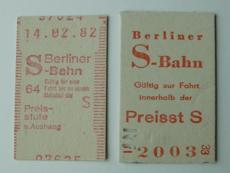Welche Berliner kannten sie nicht,die alte(Edmondsche)S-Bahn Fahrkarte,welche dann jeweils in den Fahrkartenh�uschen(Schiffchen) abgeknipst  wurden.(Sammlung P.Walter)