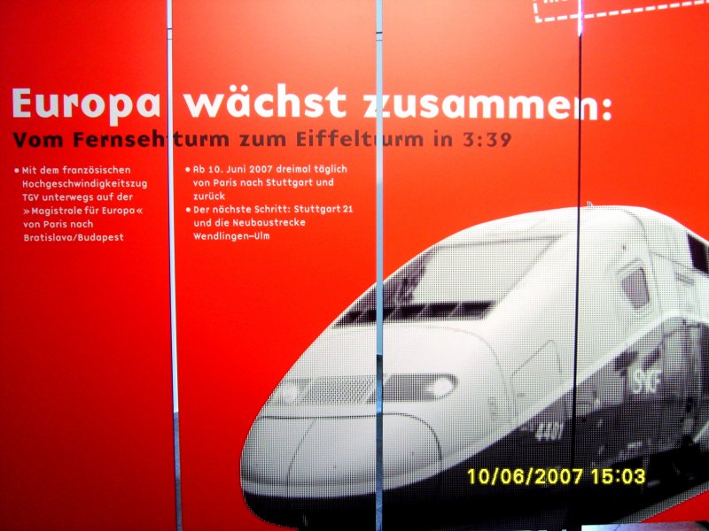 Welcome TGV. Werbung fr den TGV am Stuttgarter Hbf, war am Eingang des Bahnhofturmes. 