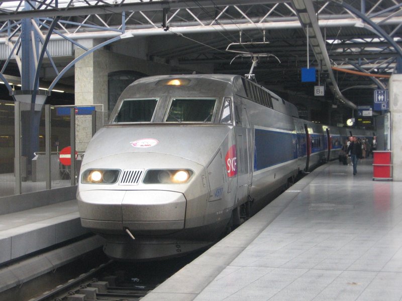 Wen haben wir denn hier? Ein TGV  Resau  wartet am 26.05.07 in Brssel Midi auf die abfahrt nach Perpignan.