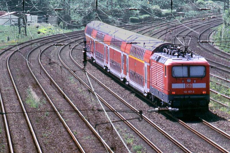 Wendezug, geschoben von 112 157 (Bw Kln-Deutzerfeld)
kurz vor Hagen Hbf.
Aufn. Juni 2006 mit 180 mm Tele.