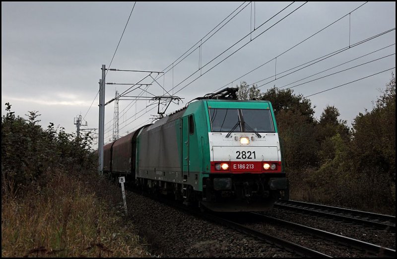Wenige Minuten spter ist E186 213 (2821) ebenfalls nach Gremberg unterwegs. 