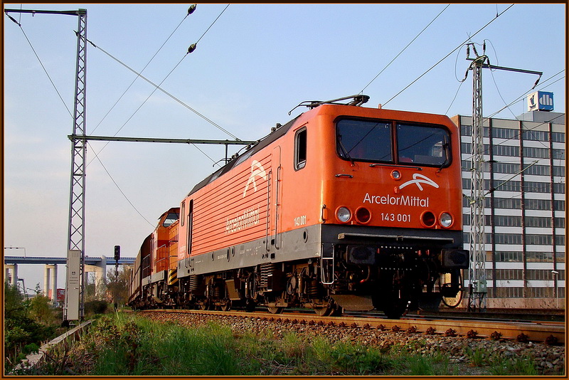 Wer hat`s geglaubt??? Nicht doch!!! Eko62 ist natrlich am schieben.  Stralsund- Rgendamm am 28.04.09 