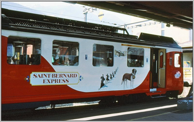 Wer kennt sie nicht die Geschichte der grossen Bernhardiner Hunde mit dem Schnapsfass am Hals. Sie wurden auch auf den Triebwagen der ehemaligen MO verewigt. (Archiv 09/94)