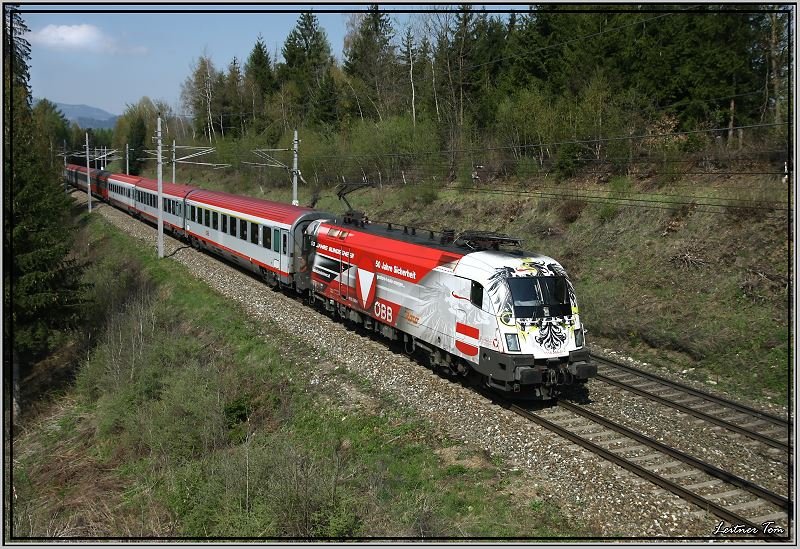 Werbe Taurus 1116 246 Bundesheer fhrt mit IC 534 von Villach nach Wien Sd.
Zeltweg 27.04.2008
