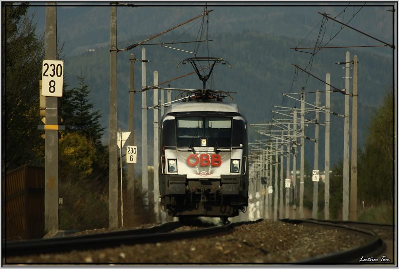 Werbe Taurus 1116 246 Bundesheer fhrt mit IC 539  Therme Nova Kflach  von Wien Sd nach Villach.
Zeltweg 27.04.2008