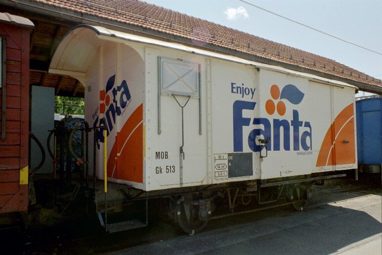 Werbegterwagen .. Fanta .. Gk 513 im Bahnhofsareal von Zweisimmen am 01.07.2006