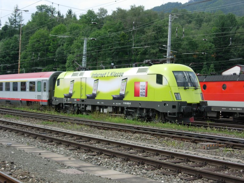 Werbelok 1116 033 Telekom Austria fhrt mit 20 Minuten verspteten EC 536  Jacques Lemans  von Villach nach Wien. Leoben 31.07.2008