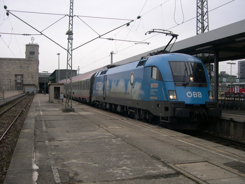 Werbeloks - Durch Zufall konnte am 27.02.2009 der BB-Werbetaurus 1016 023-2 vor EC 113/213  Mimara  Frankfurt-Zagreb/Klagenfurt in Stuttgart abgelichtet werden. Hier verlsst der Zug gerade Stuttgart in Richtung Mnchen.