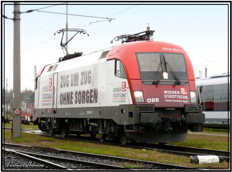 Werbetaurus 1016 047 Wiener Stdtische steht im Bahnhof Knittelfeld.
20.10.2007