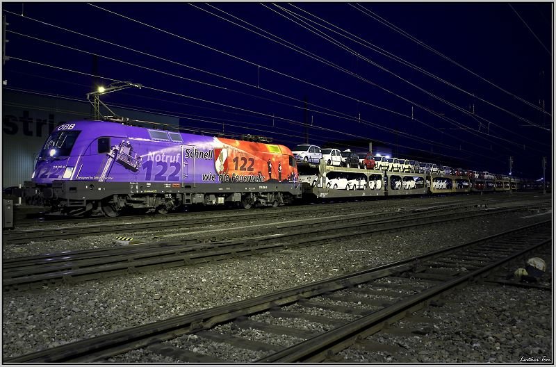 Werbetaurus 1116 250 Feuerwehr f�hrt mit G�terzug 46765 von Breclav nach Tarvisio Boscoverde. Knittelfeld 9.11.2008