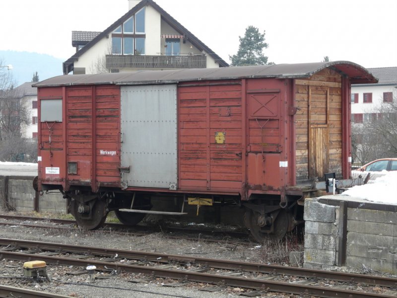 Werkwagen abgestellt im Bahnhofsareal von Thayngen am 20.02.2009