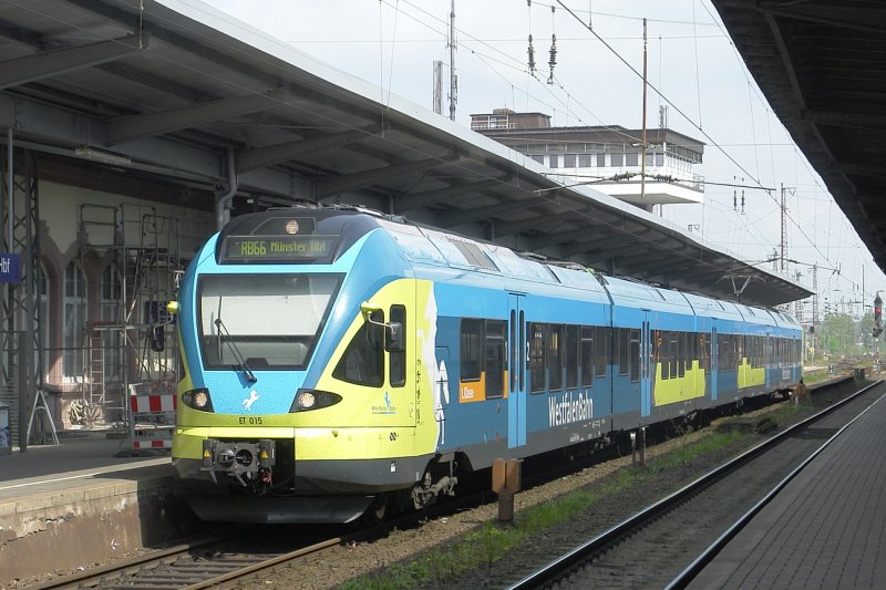 Westfalenbahn ET 015 steht hier in Osnabrck abfahrbereit nach Mnster.
Juni 2009