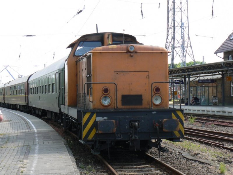 WFL-Sonderzug mit 18 201 von Rostock nach Dresden und weiter mit WFL 3 und 5 nach Warnemnde und zurck am 07.06.2008. Hier ist der Zug in Warnemnde auf Gleis 6. Fhrende Lok WFL 3.