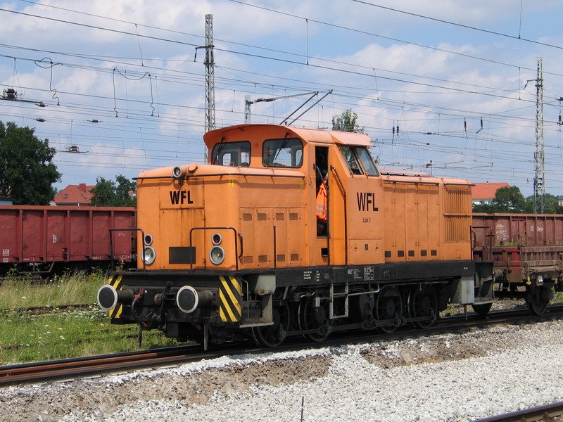 WFL V 60 Lok 1 im Einsat vor dem Schotterzug. 17.07.2007