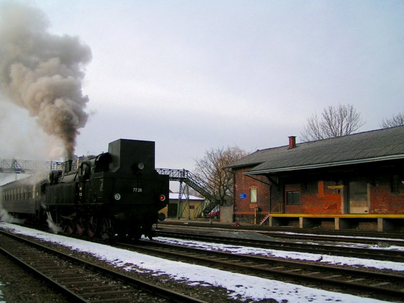 Wie in alten Zeiten, 77.28 ist wieder an einen alten Einsatzort zurckgekehrt; (anlsslich IGE-Sdz, Hausruckdampf);Ried i.I. 080105 