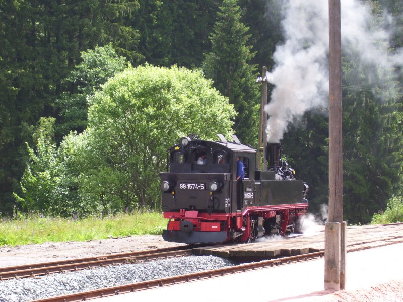 Wie in alten Zeiten, die IV K der Dllnitztalbahn rangiert in Schnheide-Sd. Irgendwann solls von hier wieder nach Carlsfeld gehen. 