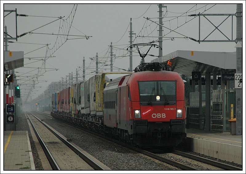 Wie dreckig  Hanspeter  war, und immer noch ist, zeigt meine Aufnahme von der RoLa 41408, die am selben Tag wie das Foto von Thomas Leitner, nur ca. eine Stunde frher und bei schlechtem Wetter entstanden ist. (11/07 - Durchfahrt Flughafenhaltestelle Graz-Feldkirch)

Als Vergleich dazu das Bild von Tom:

http://www.bahnbilder.de/name/einzelbild/number/152962/kategorie/Neuzug%E4nge/digitalfotografie/120.html