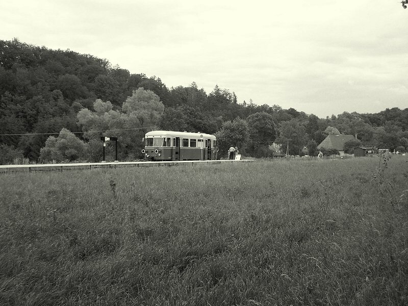  Wie es war vor 50 Jahr´  - Teil 2: Triebwagen T33 der Hrtsfeld-Museums-Bahn HMB bei einer Museumsfahrt. Sommer 07
